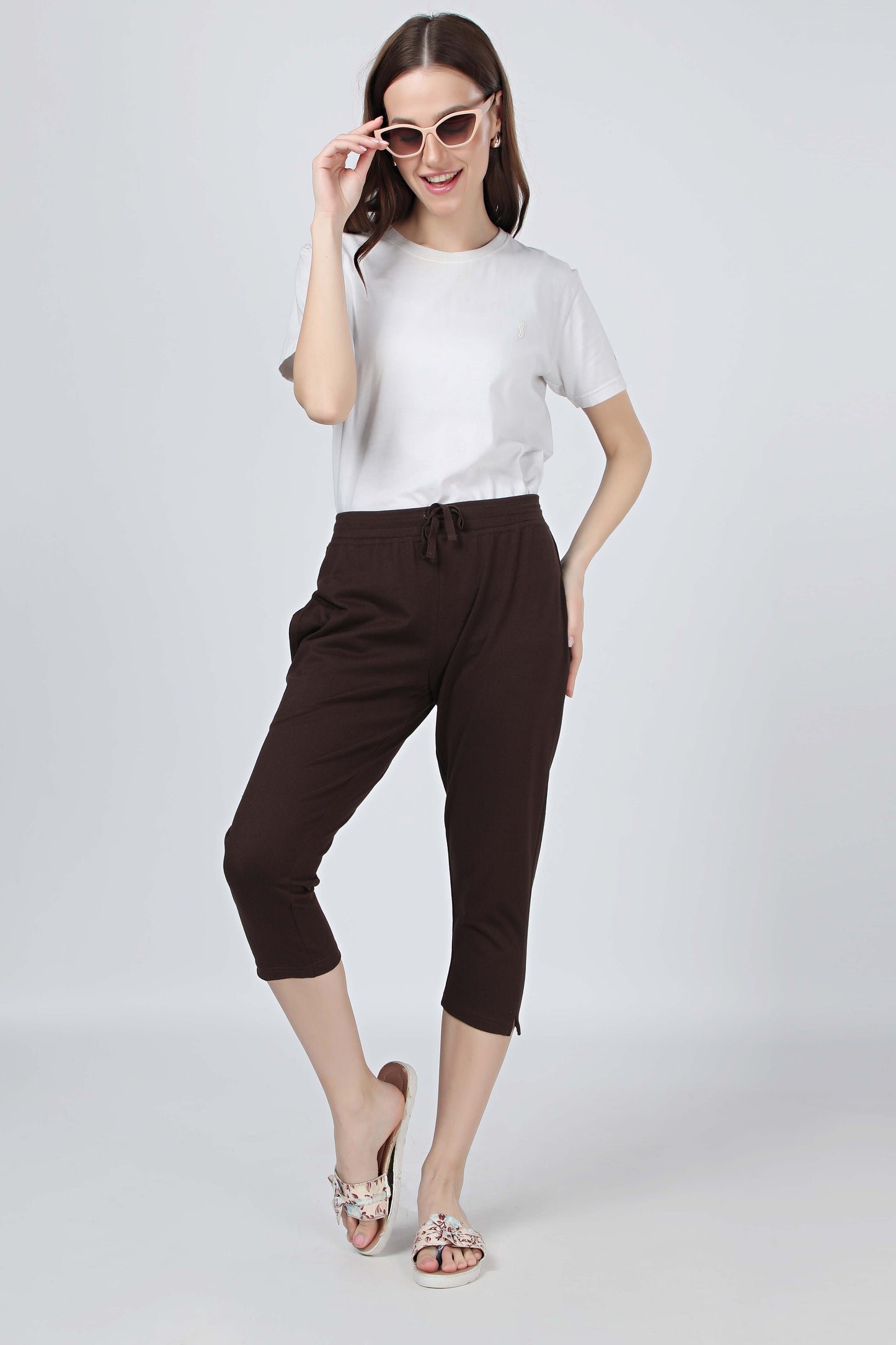 Women Chocolate Brown Solid Stretch Lounge - 3/4 Yoga Pant With Side Pocket & Drawstring